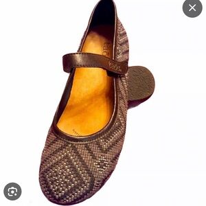 Taos Knit Woven Mary Jane Leather Flats size 7-7.5